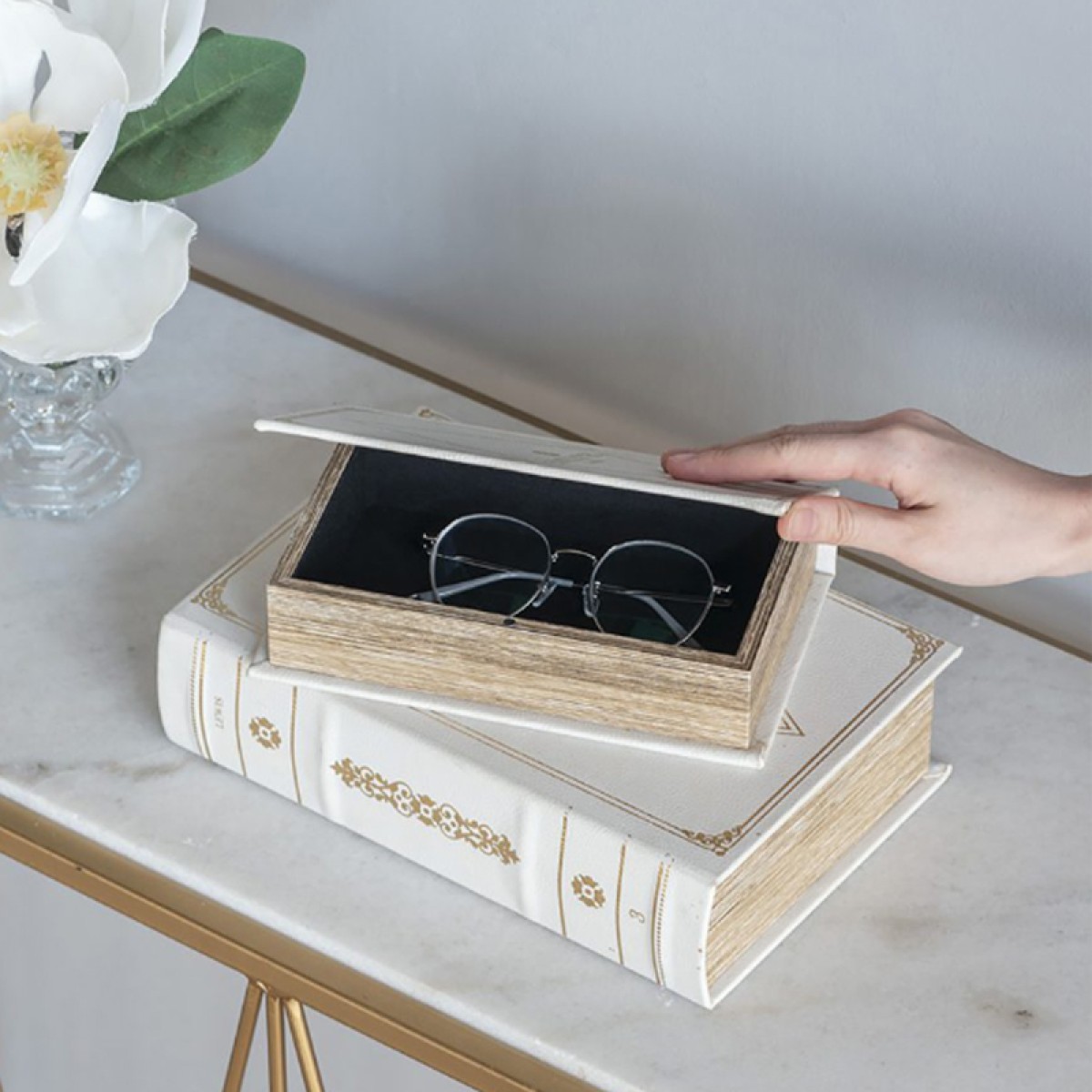 Artekko Book Διακοσμητικά Βιβλία MDF με Αποθηκευτικό Χώρο σε Λευκό με Χρυσό (27x17.5x6.5)cm 2pcs