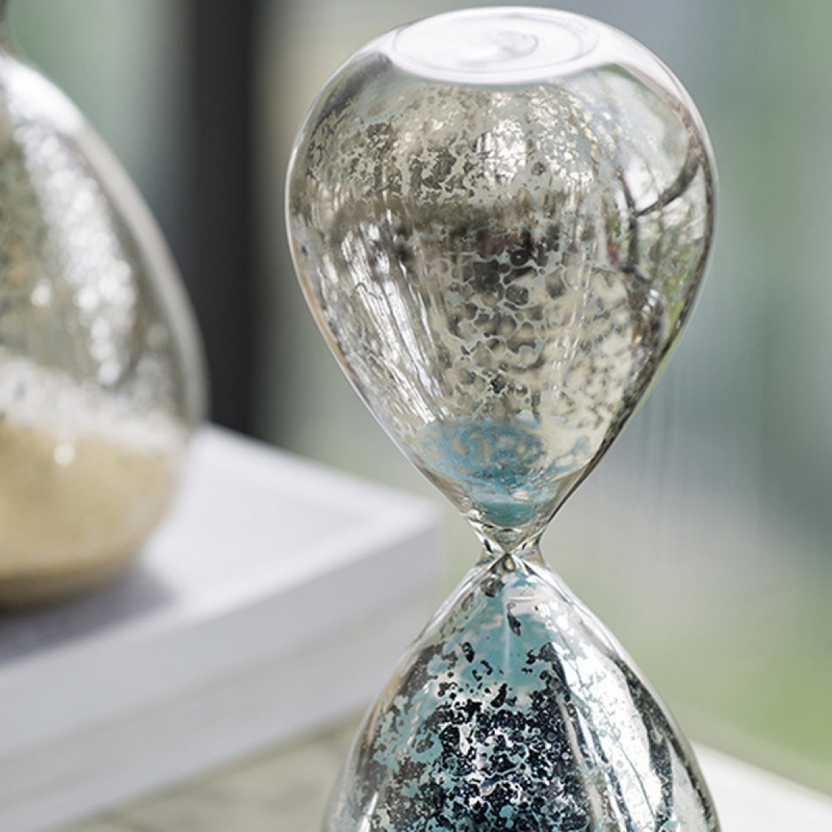 Artekko Hourglass Γυάλινη Διακοσμητική Κλεψύδρα με Γαλάζια Άμμο (9x9x25.4)cm