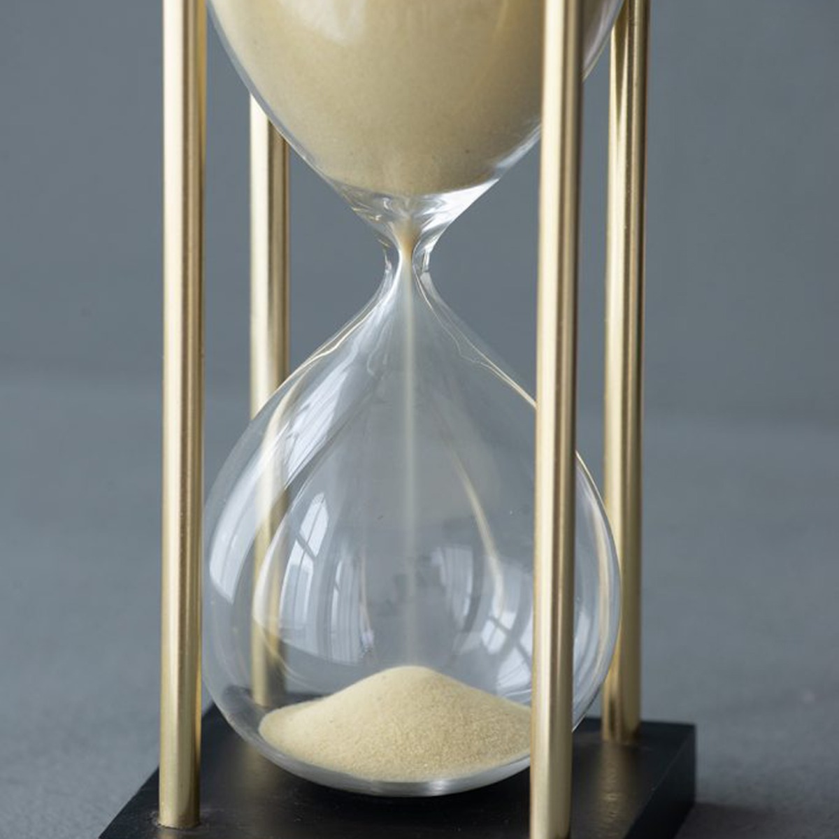 Artekko Hourglass Γυάλινη Διακοσμητική Κλεψύδρα σε Βάση με Μπεζ Άμμο (8.5x8.5x19.5)cm