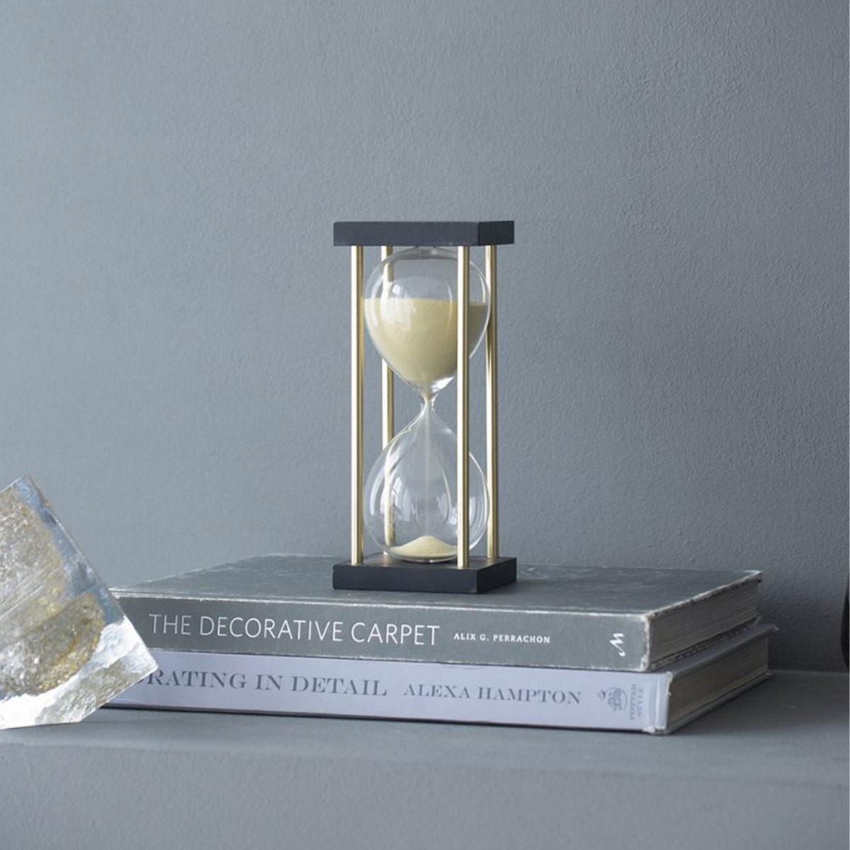 Artekko Hourglass Γυάλινη Διακοσμητική Κλεψύδρα σε Βάση με Μπεζ Άμμο (8.5x8.5x19.5)cm
