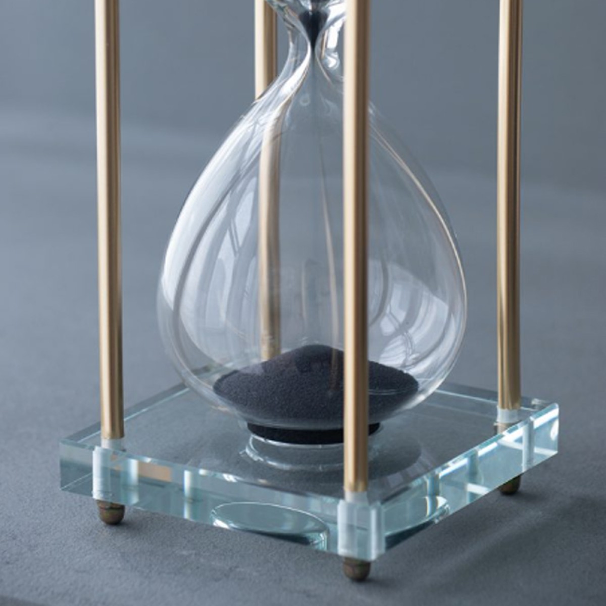 Artekko Hourglass Κλεψύδρα Διακοσμητική Γυαλί Κρύσταλλο Μαύρο Χρυσό (7.6x7.6x20.5)cm