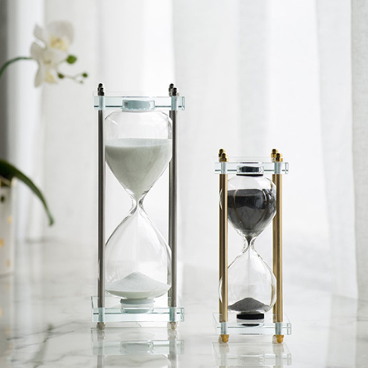Artekko Hourglass Κλεψύδρα Διακοσμητική Γυαλί Κρύσταλλο Μαύρο Χρυσό (7.6x7.6x20.5)cm