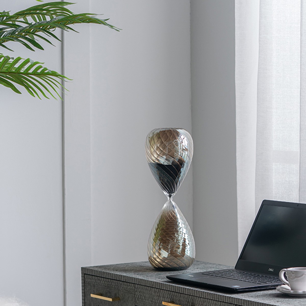 Artekko Hourglass Κλεψύδρα Διακοσμητική Γυαλί Καφέ Μαύρο (14x14x43)cm