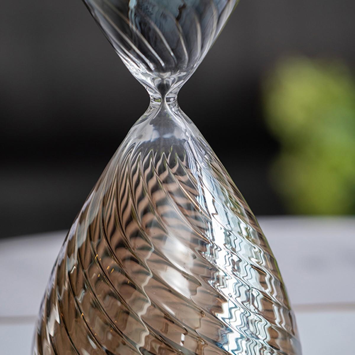 Artekko Hourglass Κλεψύδρα Διακοσμητική Γυαλί Καφέ Μαύρο (14x14x43)cm