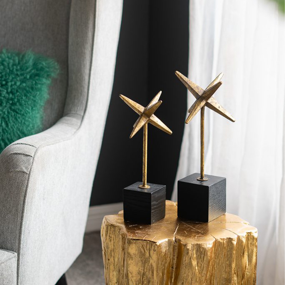 Artekko Trophy Χρυσό Μεταλλικό Επιτραπέζιο Διακοσμητικό σε Μαύρη Βάση (7x7x28.5)cm