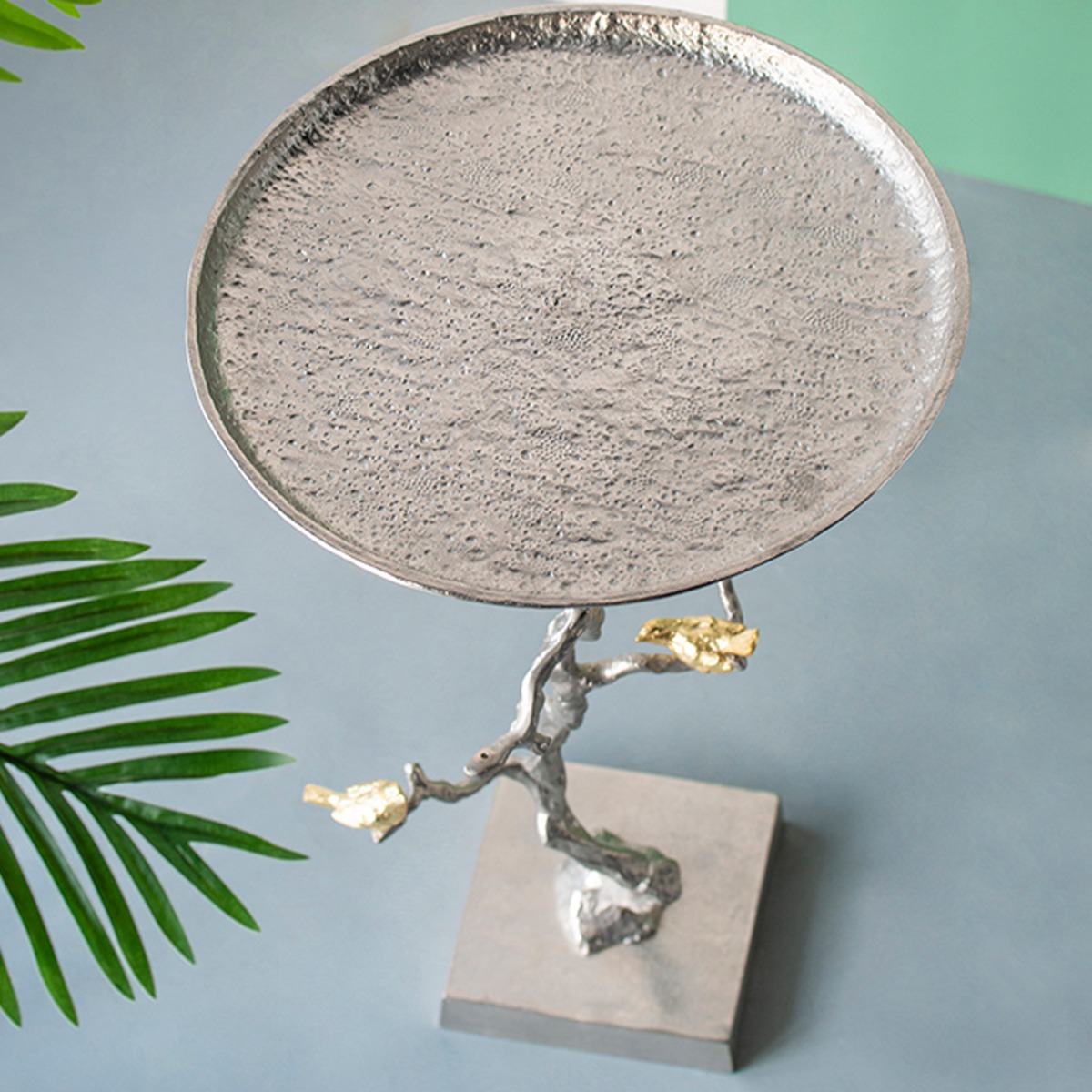 Artekko Branch Ασημί Μεταλλικό Βοηθητικό Τραπέζι με Χρυσές Λεπτομέρειες (43x43x71)cm