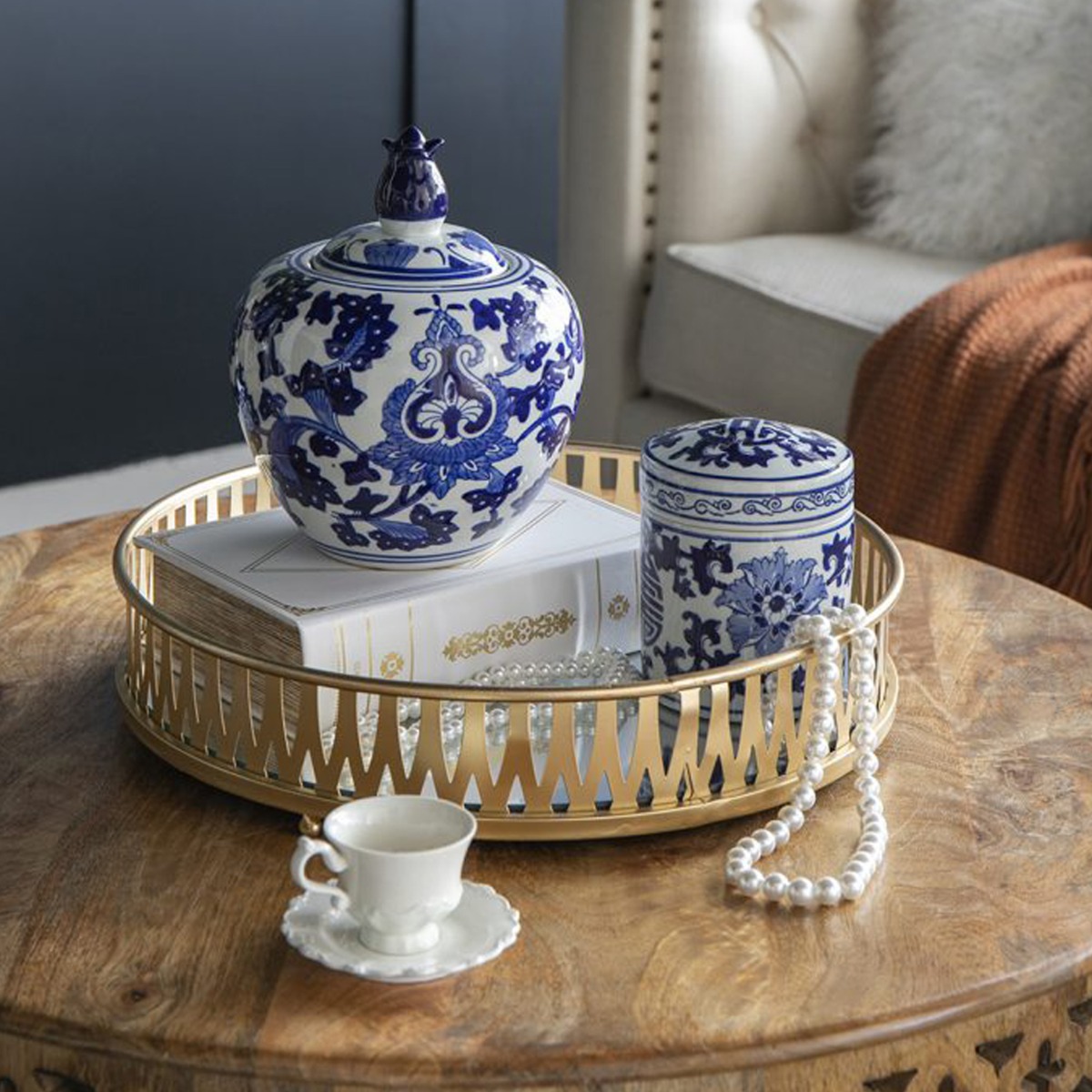 Artekko Melania Διακοσμητικό Δοχείο Βάζο με Καπάκι Πορσελάνης σε Λευκό με Μπλε (20.3x20.3x25.4)cm