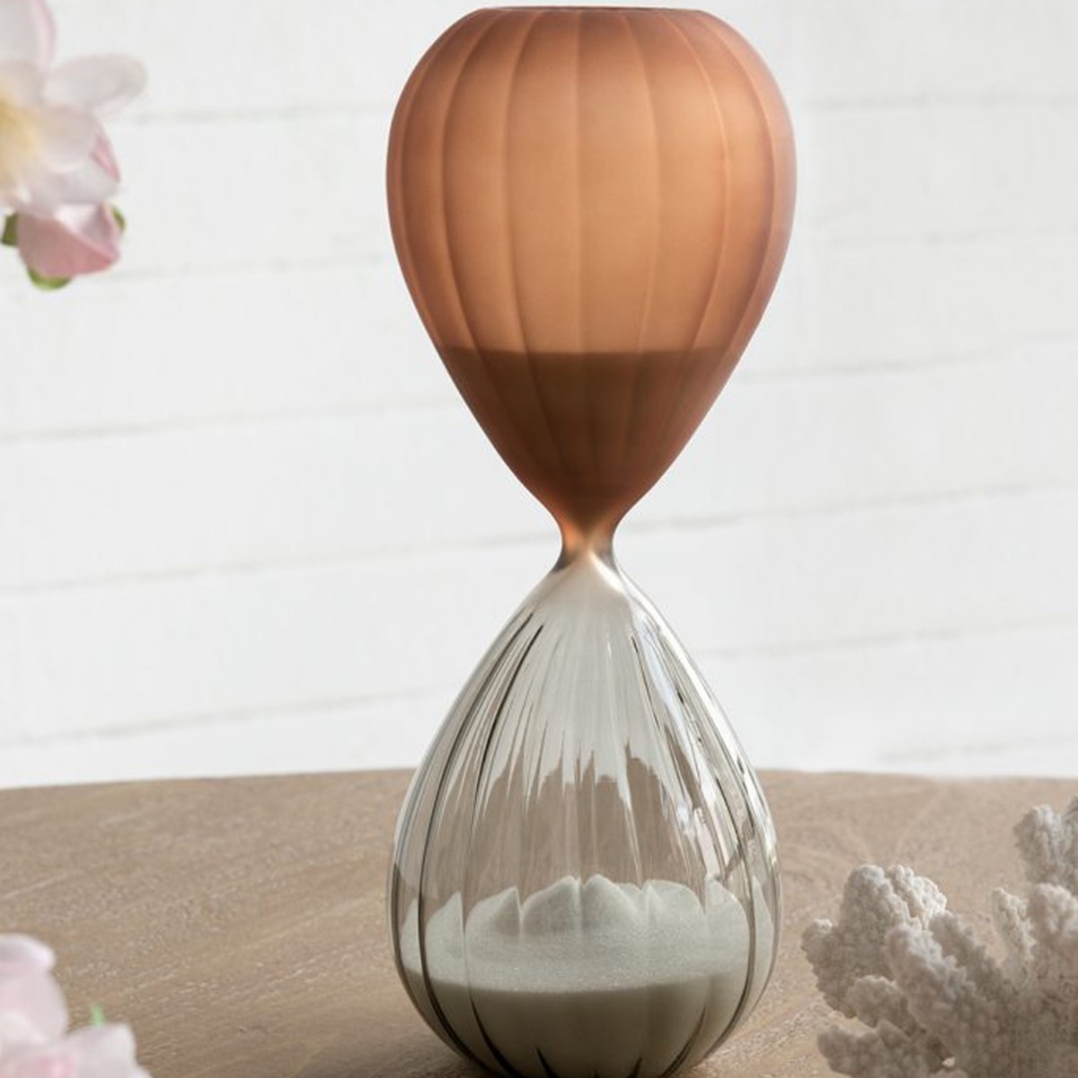 Artekko Hourglass Πολύχρωμη Ματ Γυάλινη Κλεψύδρα με Λευκή Άμμο (9.3x9.3x24.8)cm