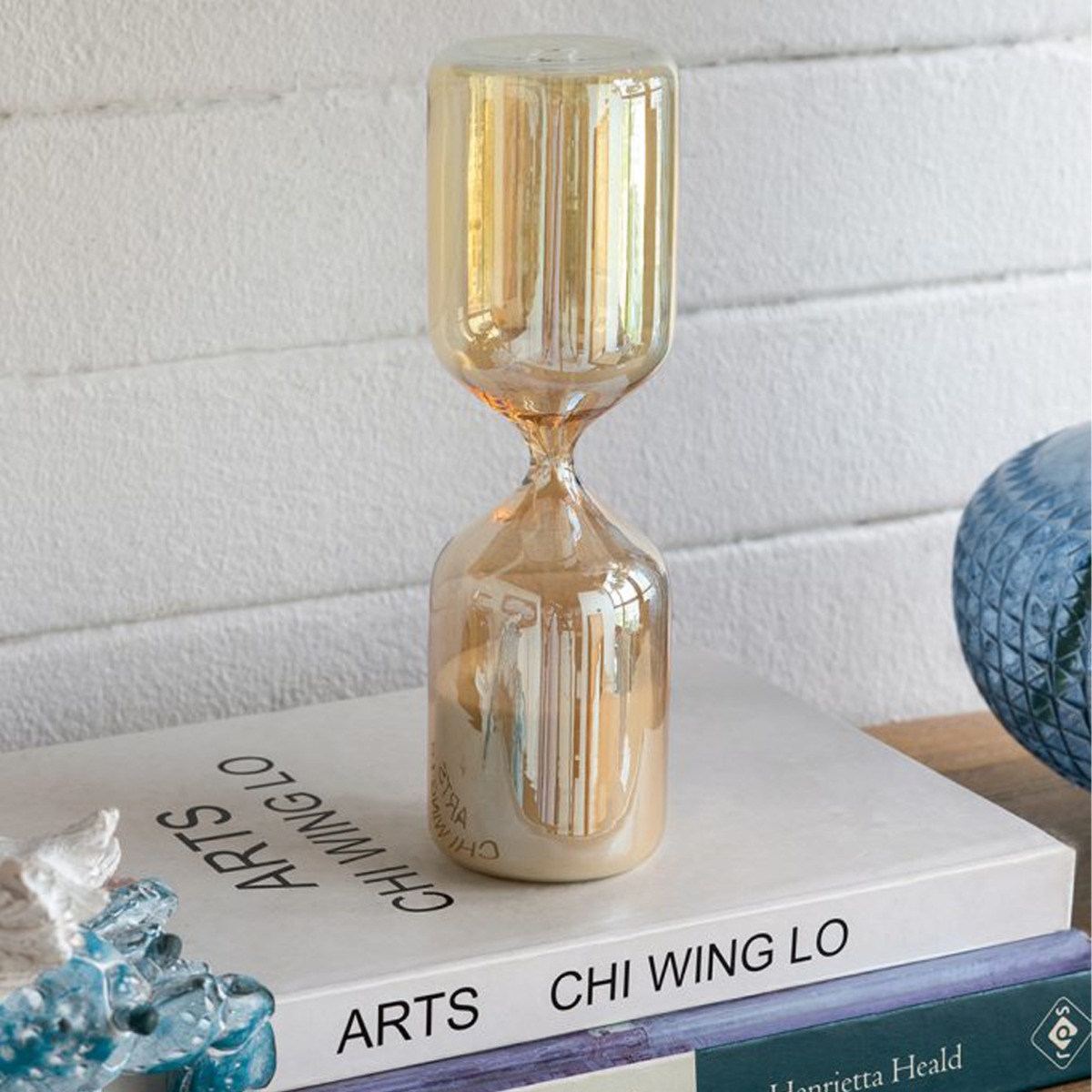 Artekko Hourglass Γυάλινη Κλεψύδρα σε Μελί Απόχρωση με Λευκή Άμμο (6x6x20.2)cm