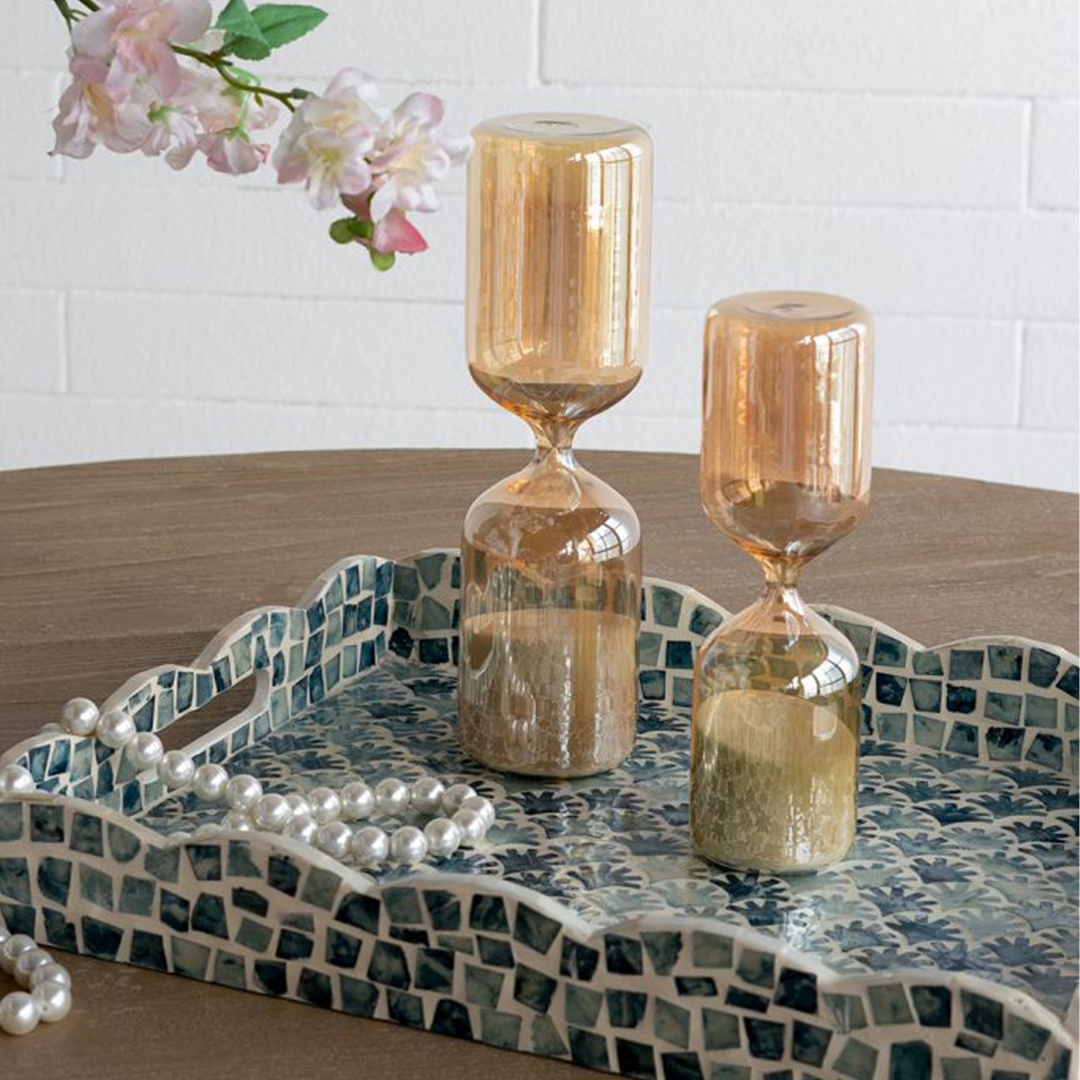 Artekko Hourglass Γυάλινη Κλεψύδρα σε Μελί Απόχρωση με Λευκή Άμμο (7x7x25.2)cm