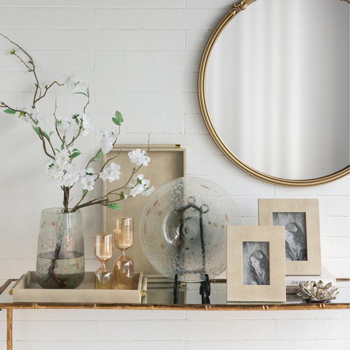 Artekko Hourglass Γυάλινη Κλεψύδρα σε Μελί Απόχρωση με Λευκή Άμμο (7x7x25.2)cm