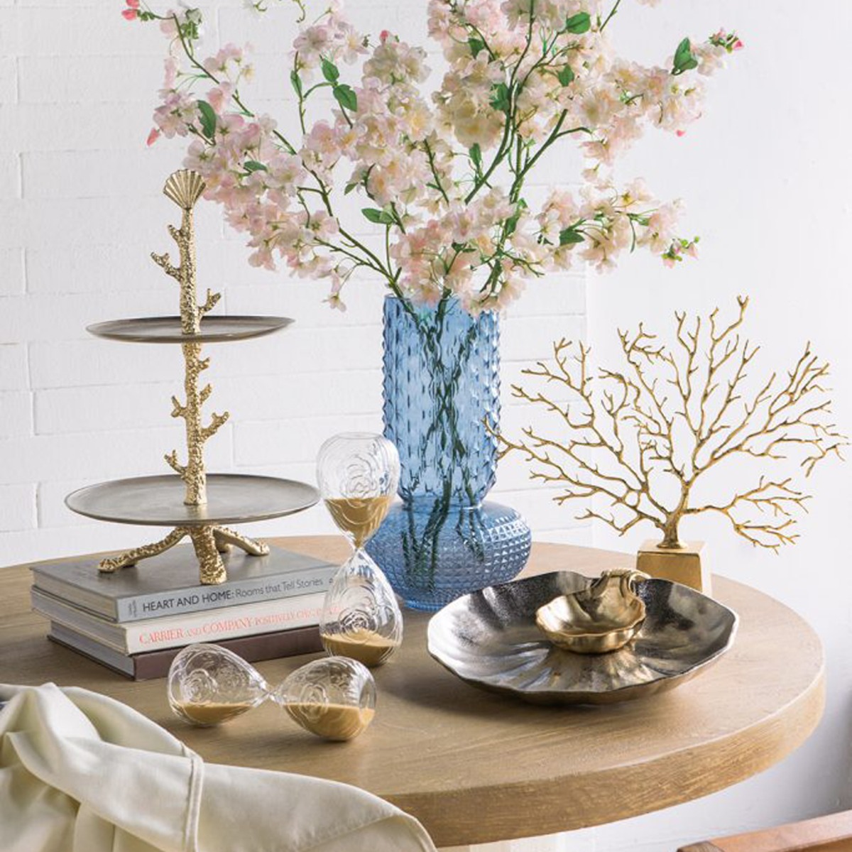 Artekko Hourglass Γυάλινη Κλεψύδρα με Ανάγλυφο Τριαντάφυλλο και Μπεζ Άμμο (8.6x8.6x20.4)cm