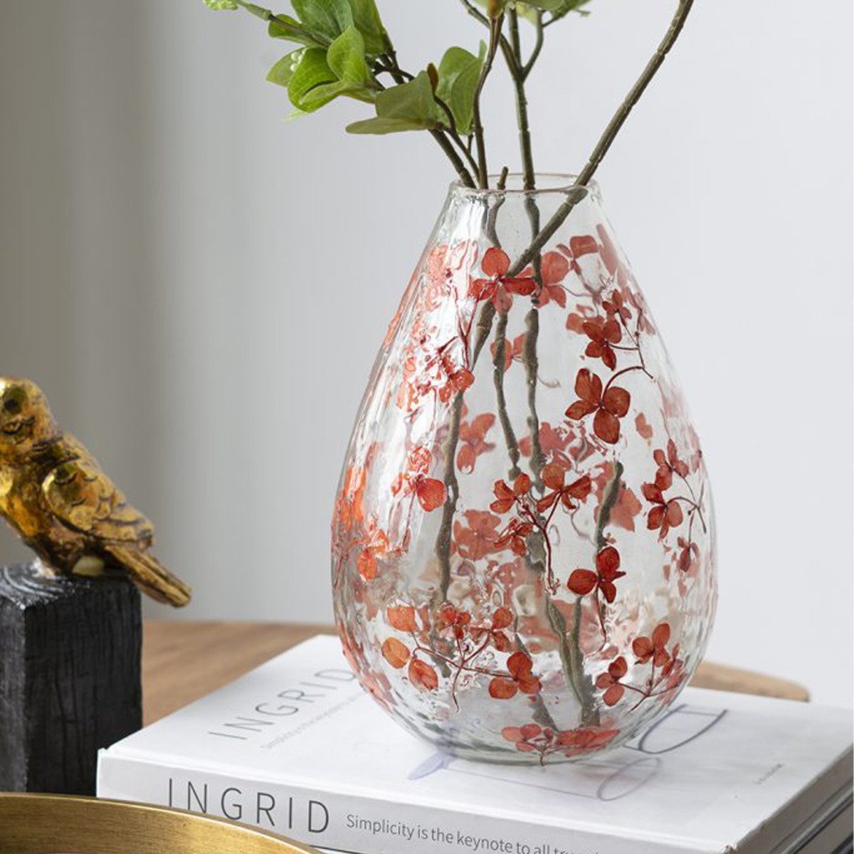 Artekko Aphelios Διάφανο Γυάλινο Βάζο με Πορτοκαλί Λουλούδια (15.2x15.2x23)cm