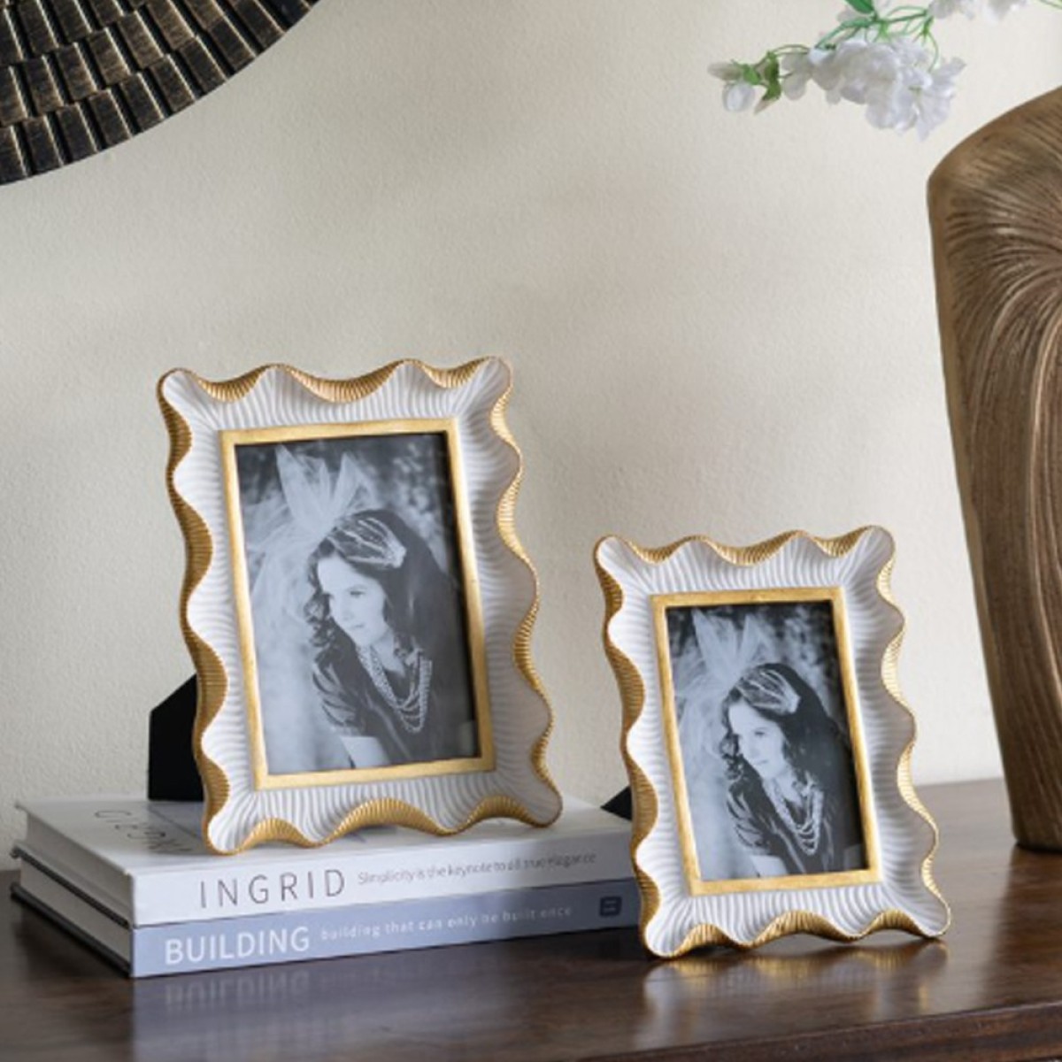 Artekko Frame Λευκή Κορνίζα Ρητίνης για Φωτογραφία 4Χ6" με Χρυσές Λεπτομέρειες (17.1x2.2x21.7)cm
