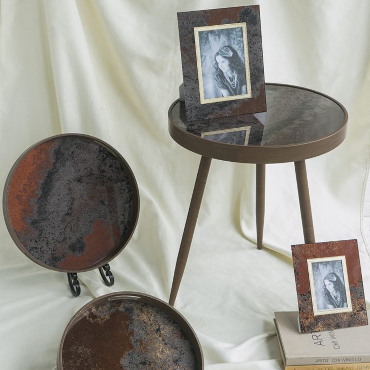 Artekko Zenn Καφέ Διακοσμητικοί Δίσκοι με Γυάλινη Επιφάνεια σε Εφέ Μαρμάρου (39.4x39.4x3.8)cm 2pcs