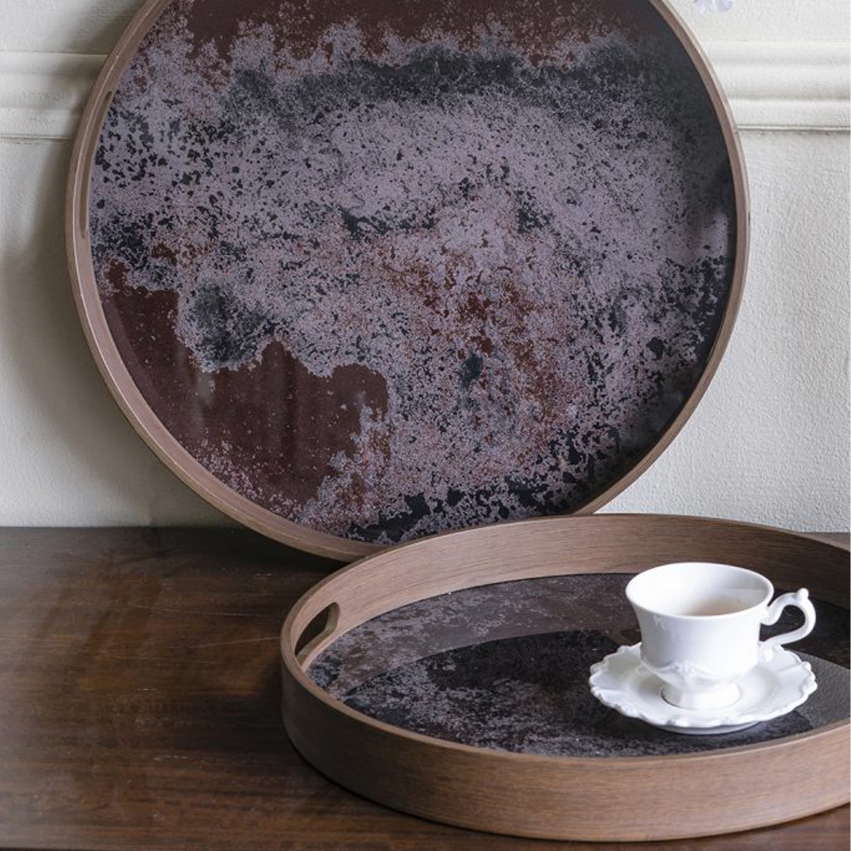 Artekko Zenn Καφέ Διακοσμητικοί Δίσκοι με Γυάλινη Επιφάνεια σε Εφέ Μαρμάρου (39.4x39.4x3.8)cm 2pcs
