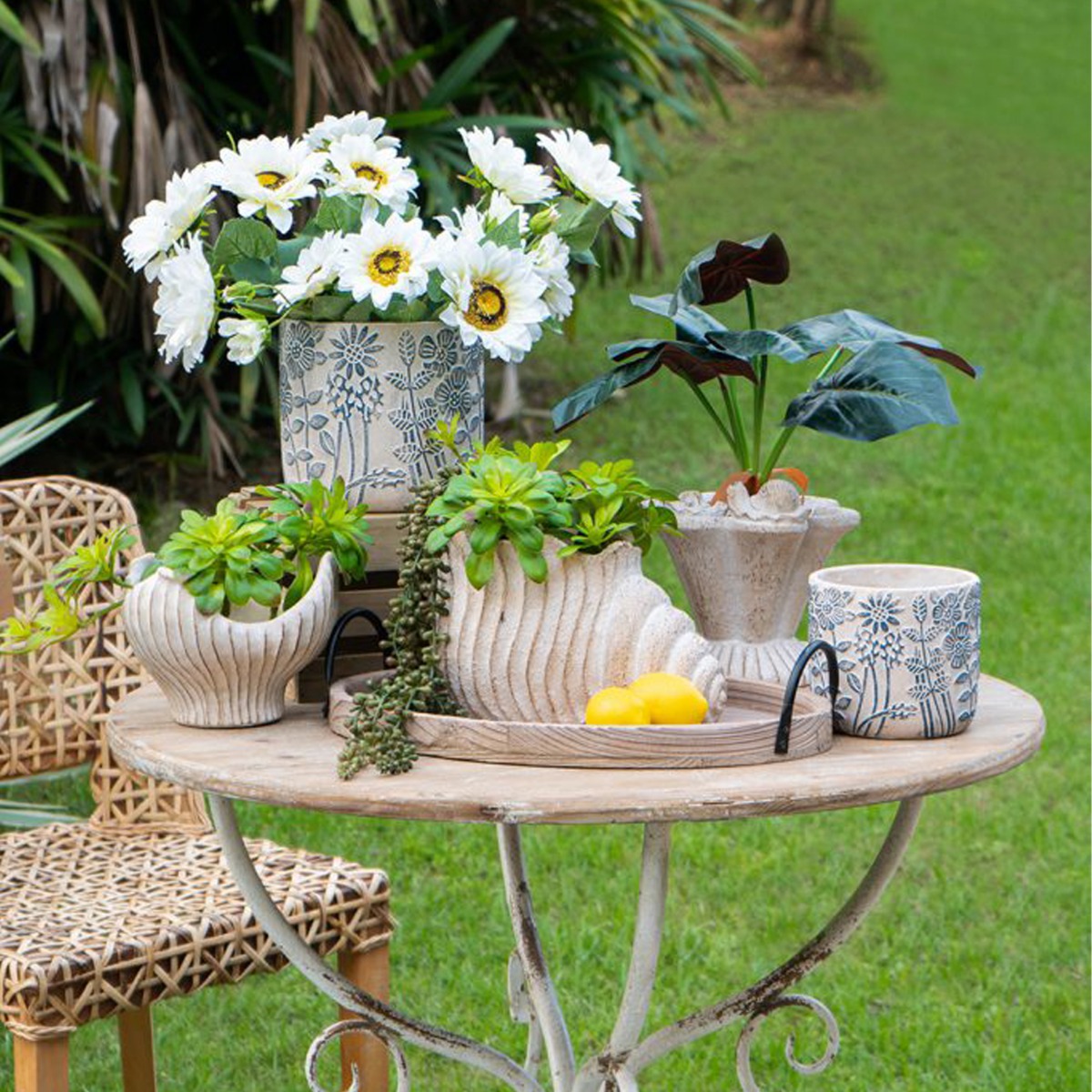 Artekko Cement Μπεζ Τσιμεντένια Διακοσμητικά Κασπώ με Σχέδια (18x18x17)cm 2pcs