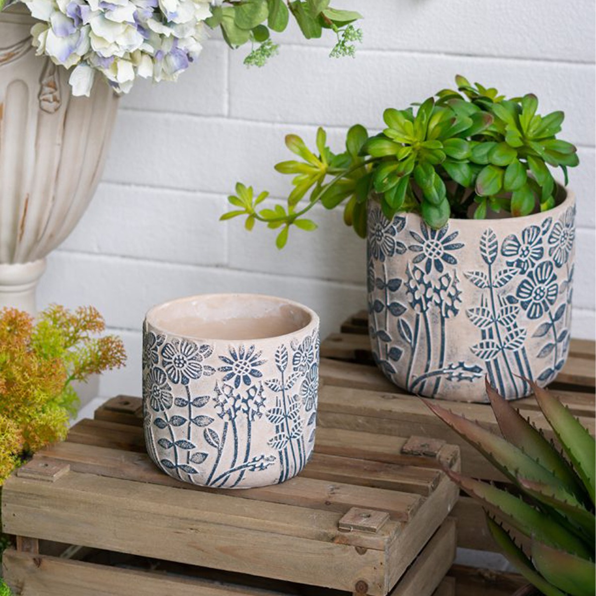 Artekko Cement Μπεζ Τσιμεντένια Διακοσμητικά Κασπώ με Σχέδια (18x18x17)cm 2pcs