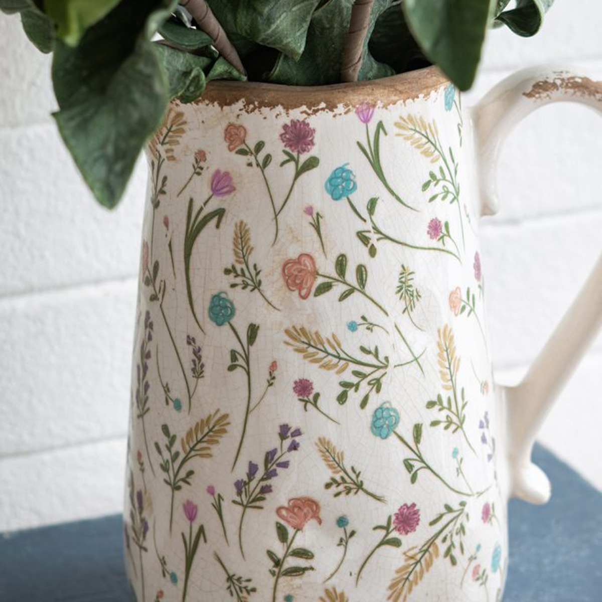 Artekko Aging Λευκό Κεραμικό Βάζο Κανάτα με Λουλούδια (20.5x14.5x23)cm