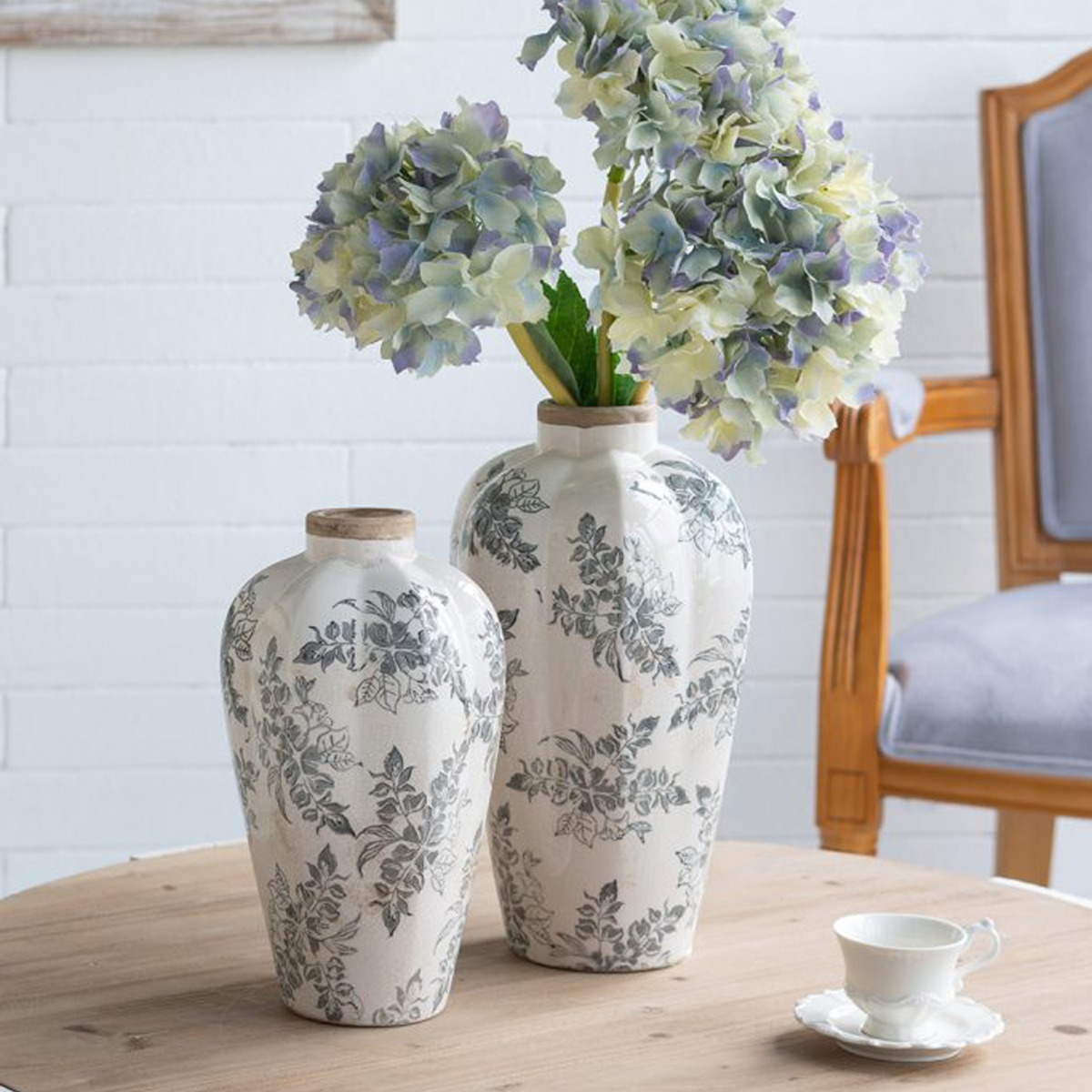 Artekko Aging Λευκό Κεραμικό Βάζο με Γκρι Λουλούδια (20.5x20.5x34.5)cm