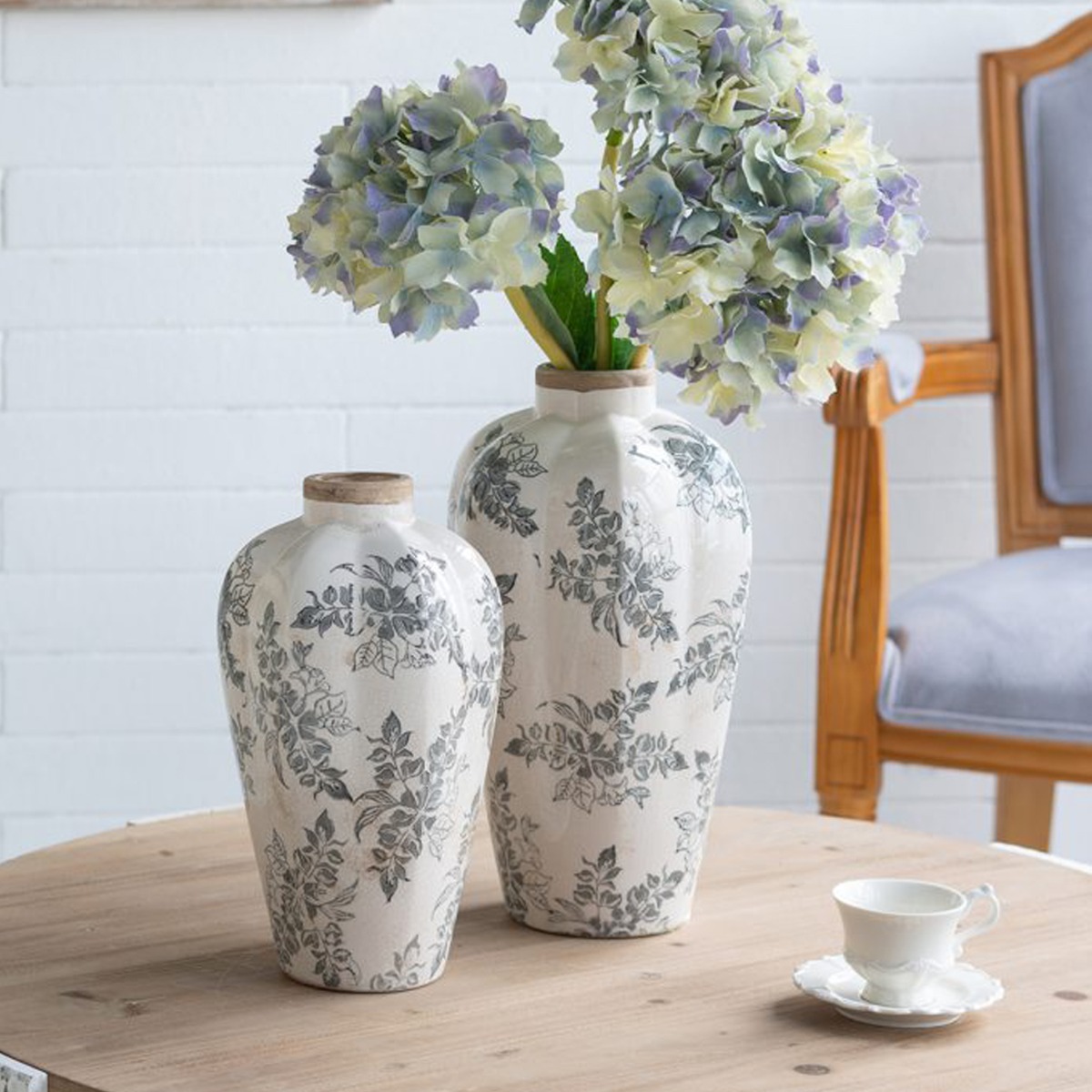 Artekko Aging Λευκό Κεραμικό Βάζο με Γκρι Λουλούδια (13x13x29.5)cm