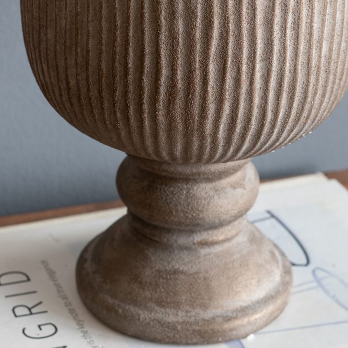 Artekko Candia Καφέ Βάζο από Τερακότα με Μπρονζέ Φινίρισμα (17.5x17.5x24)cm