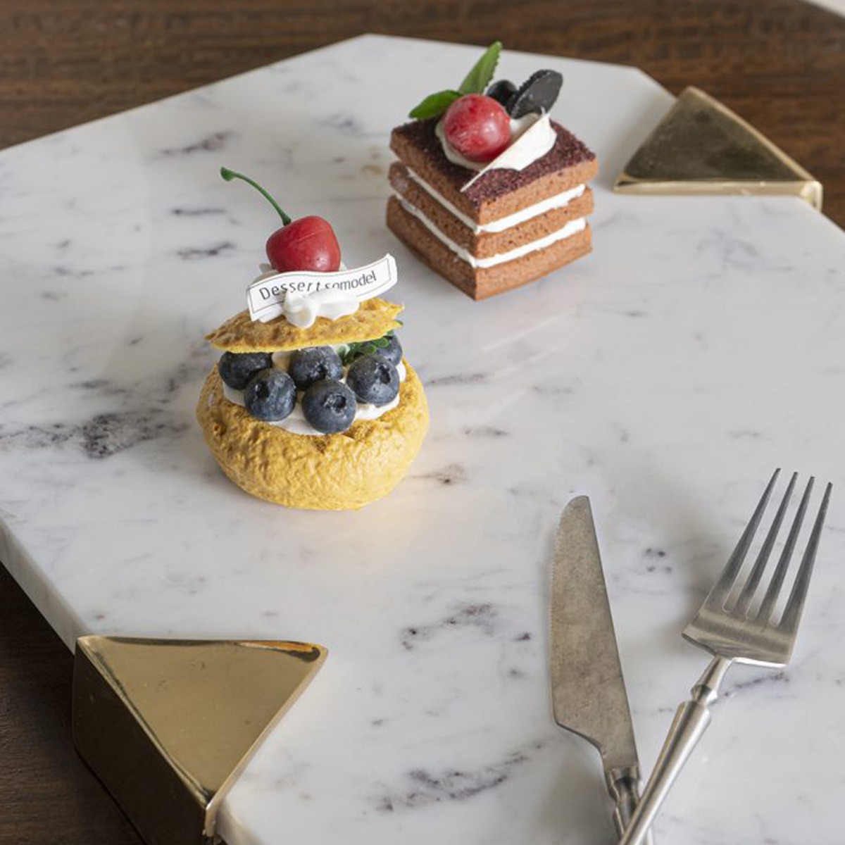 Artekko Marble Λευκός Μαρμάρινος Δίσκος Πλατό με Χρυσές Λεπτομέρειες (51.5x32.5x4)cm