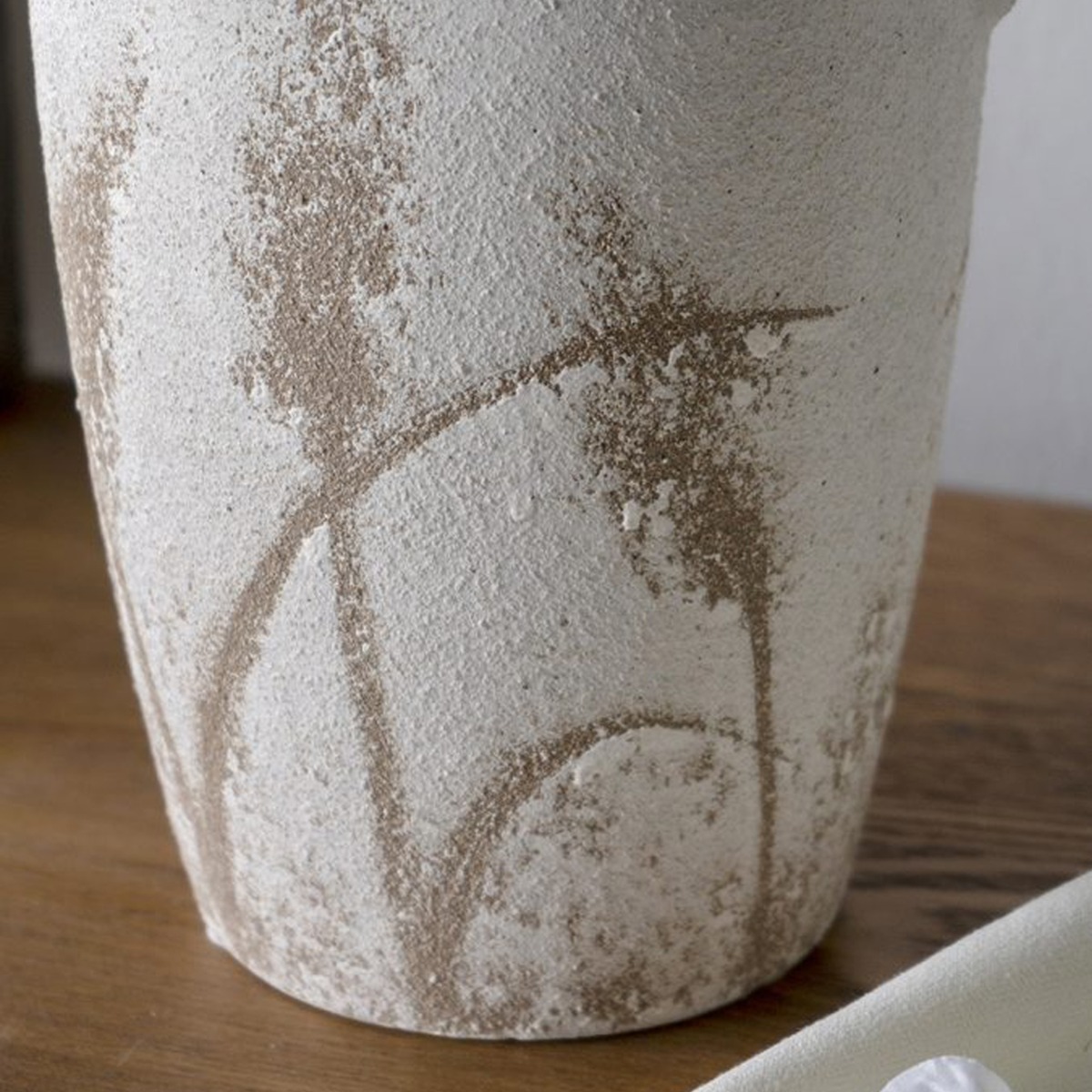 Artekko Antique Λευκό Κεραμικό Βάζο με Καφέ Λεπτομέρειες (17x15.5x34)cm