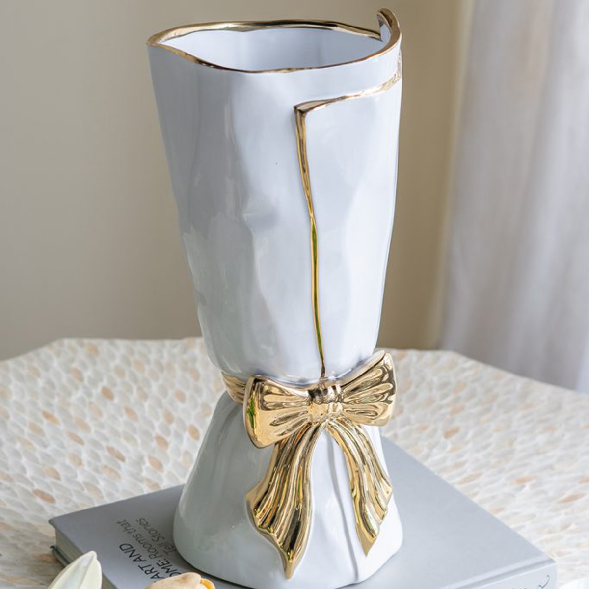 Artekko Glazed Λευκό Κεραμικό Βάζο με Χρυσές Λεπτομέρειες (15.5x15.5x30.7)cm