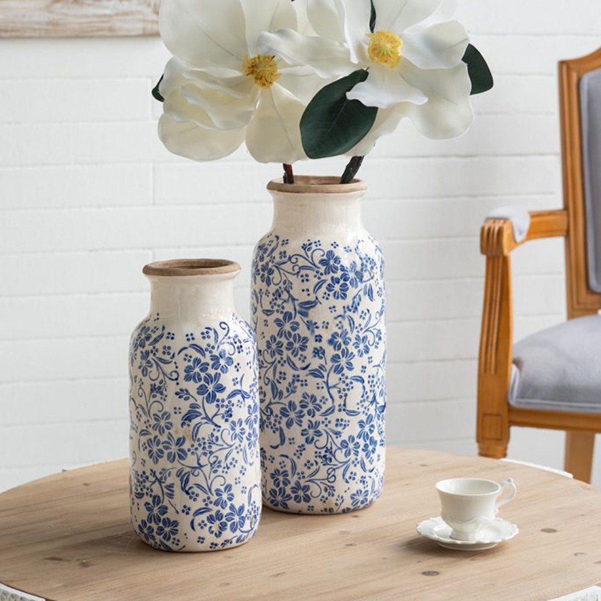 Artekko Aging Λευκό Κεραμικό Βάζο με Μπλε Λουλούδια (14.5x14.5x31.7)cm