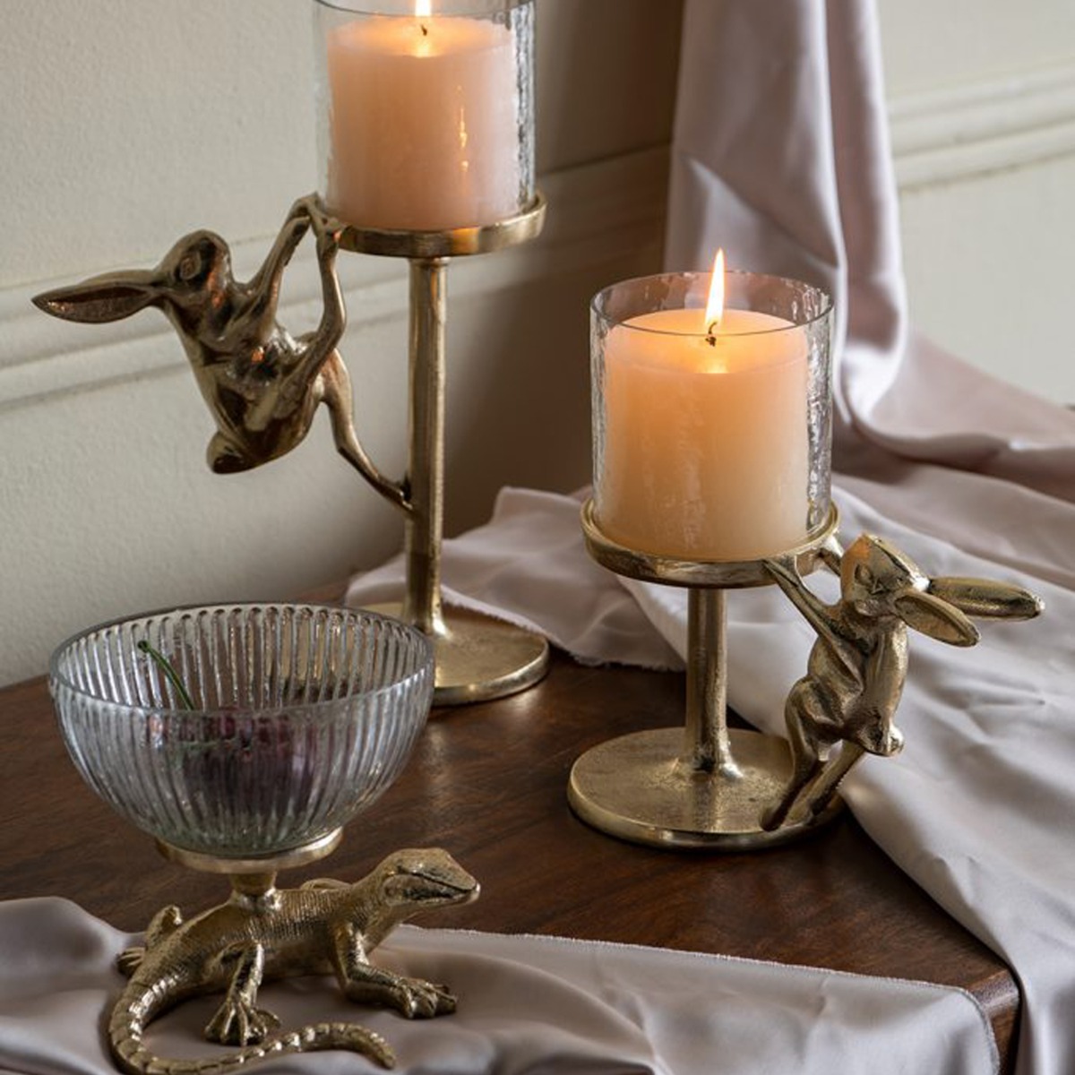 Artekko Noble Χρυσό Μεταλλικό Κηροπήγιο με Λαγό (17.8x10.2x19)cm