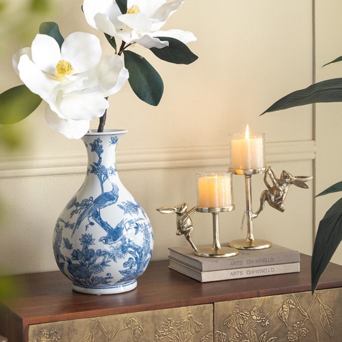 Artekko Noble Χρυσό Μεταλλικό Κηροπήγιο με Λαγό (17.8x10.2x19)cm