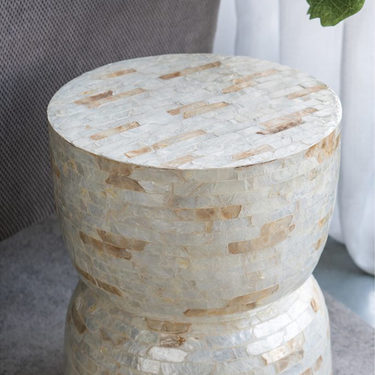 Artekko Ivory Εκρού Βοηθητικό Τραπέζι Σκαμπό από MDF και Capiz (36x36x46)cm