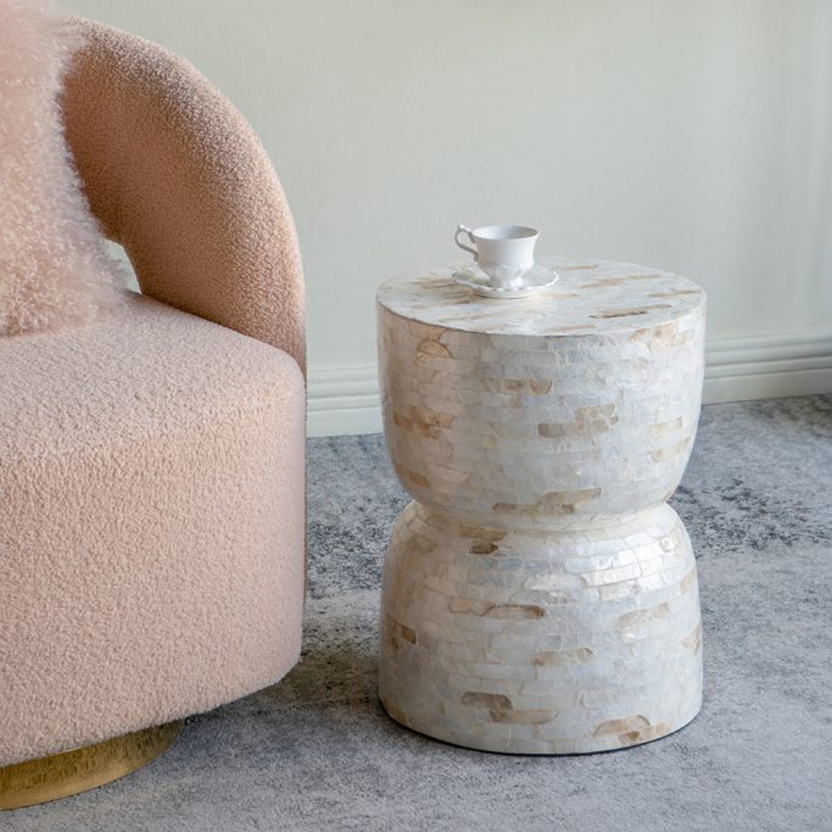 Artekko Ivory Εκρού Βοηθητικό Τραπέζι Σκαμπό από MDF και Capiz (36x36x46)cm