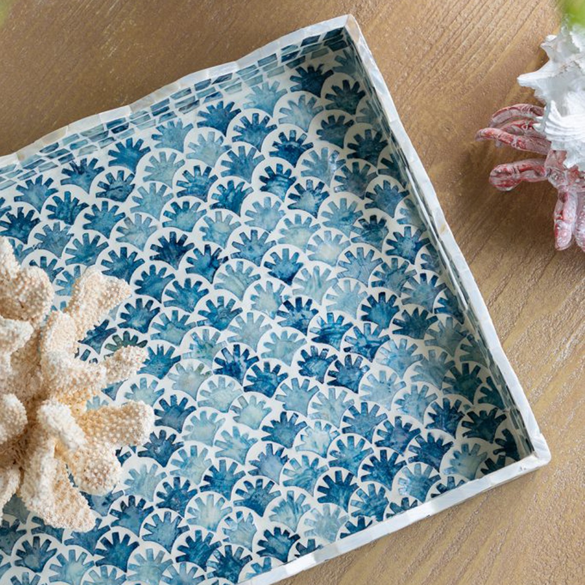 Artekko Ivory Διακοσμητικός Δίσκος από MDF και Capiz σε Λευκό με Μπλε (40x32.5x5)cm