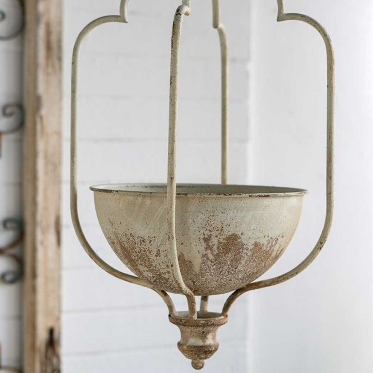 Artekko Vector Κρεμαστό Μεταλλικό Κασπώ σε Λευκή Πατίνα (30x25x55)cm