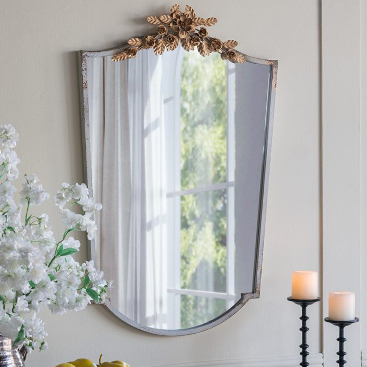 Artekko Alcott Μεταλλικός Καθρέπτης Τοίχου σε Λευκή Πατίνα με Χρυσές Λεπτομέρειες (61x4x95)cm