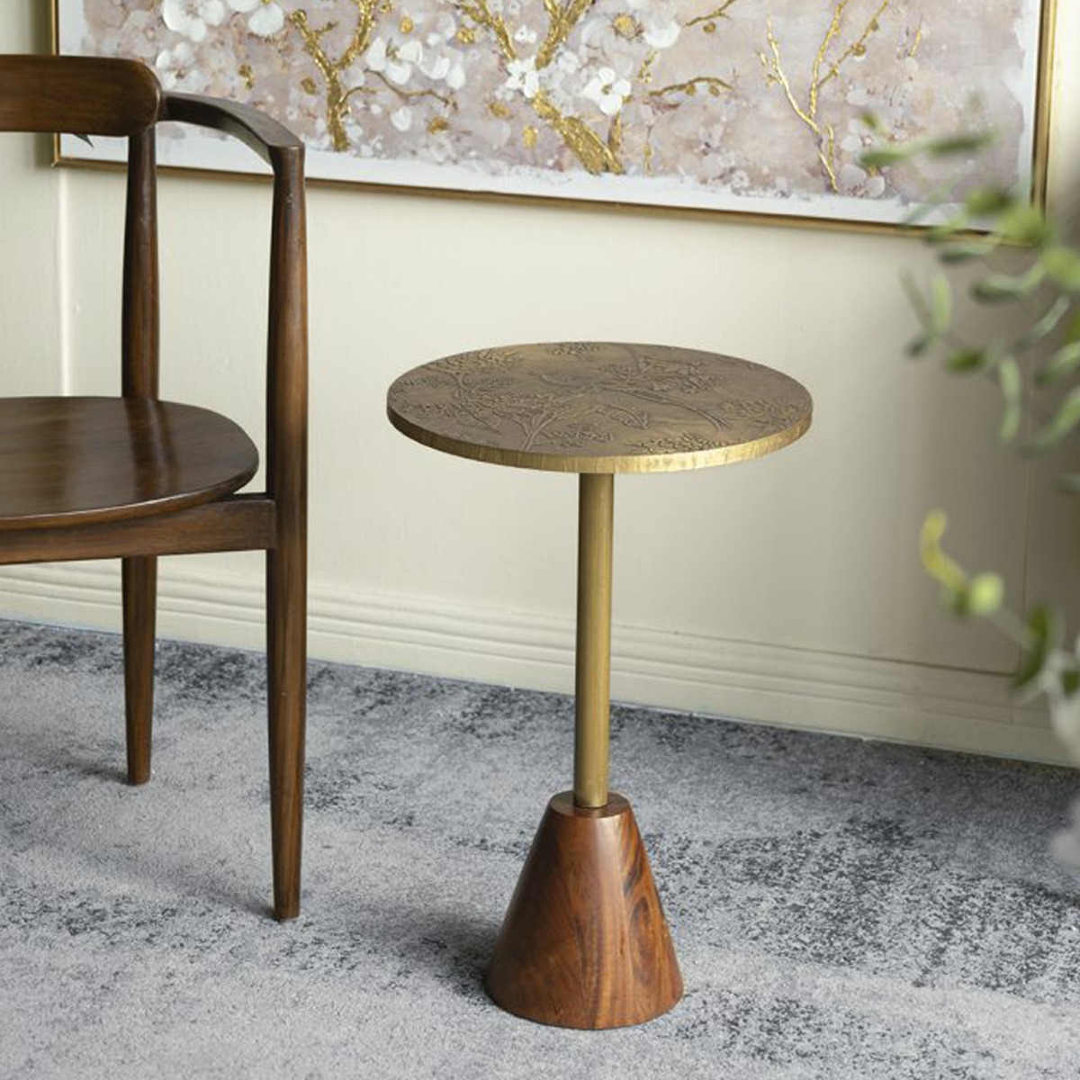 Artekko Orion Καφέ Ξύλινο Βοηθητικό Τραπέζι με Ανάγλυφα Χρυσά Σχέδια (38.1x38.1x56)cm