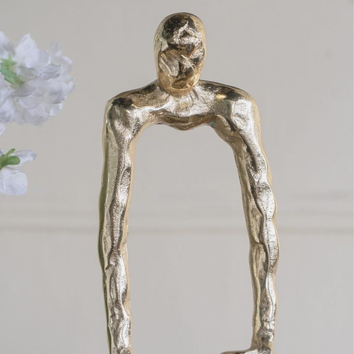 Artekko Figurine Χρυσό Μεταλλικό Επιτραπέζιο Διακοσμητικό Γλυπτό με Φιγούρα (20x13x42)cm