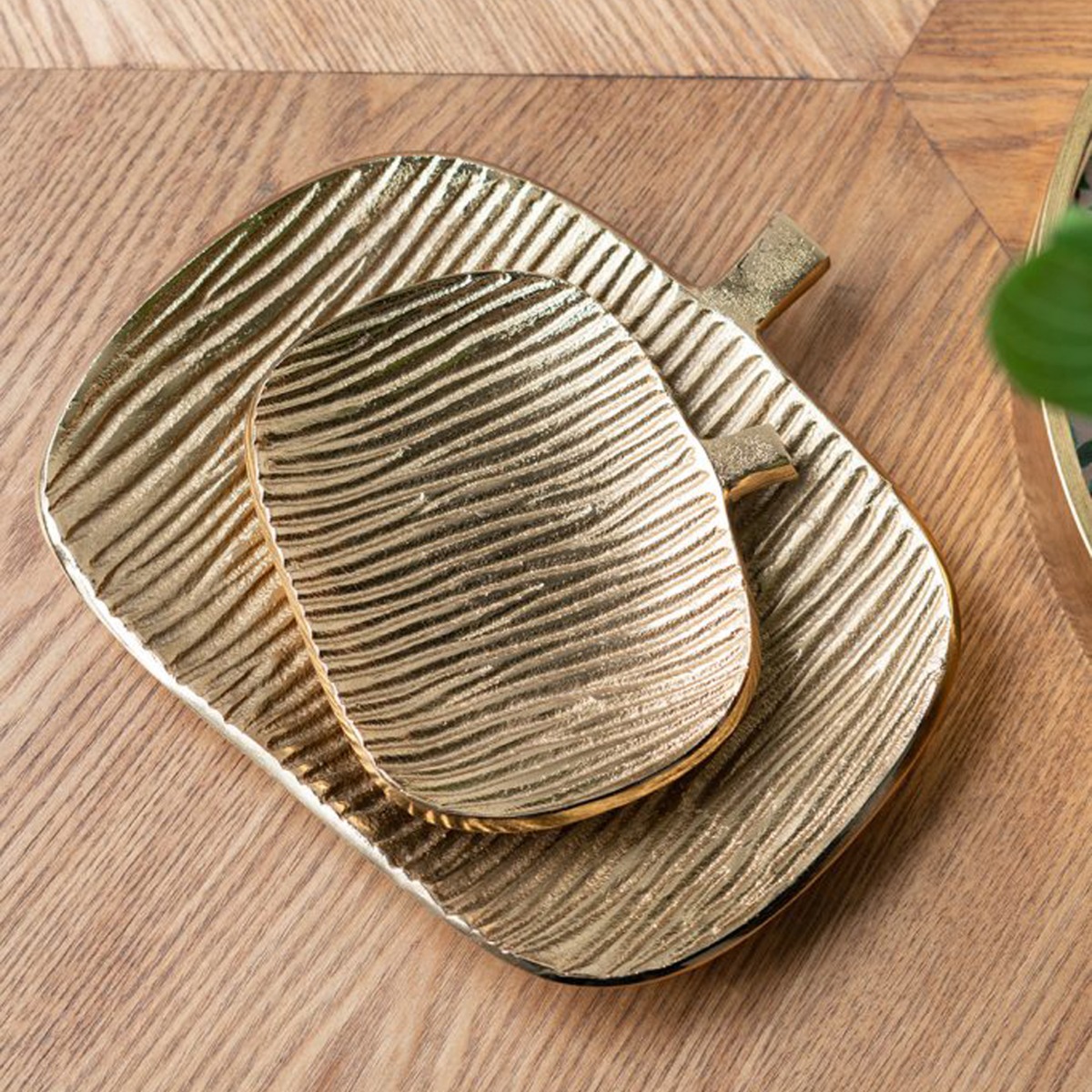 Artekko Noble Χρυσές Μεταλλικές Διακοσμητικές Πιατέλες 2pcs