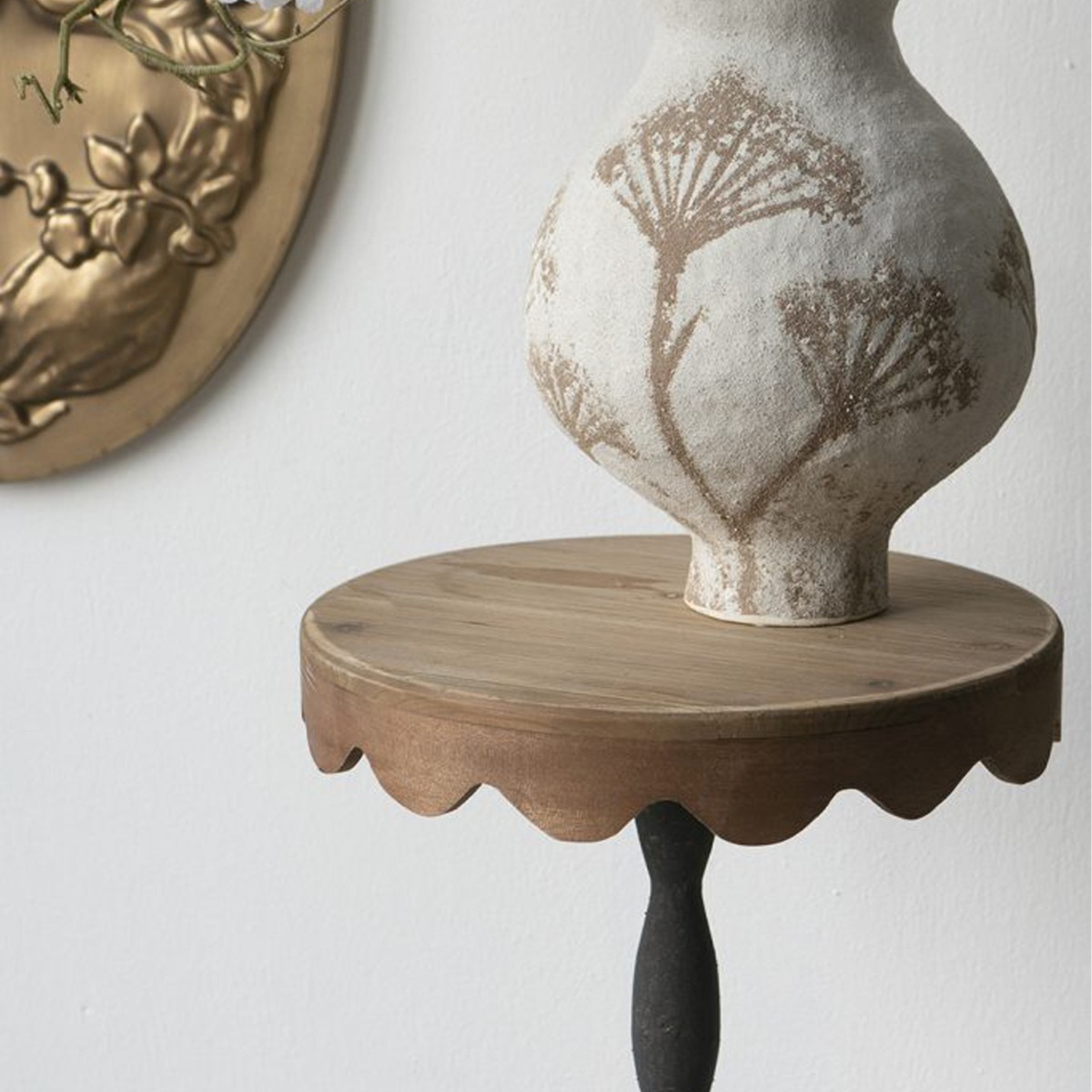 Artekko Solis Καφέ Βοηθητικό Τραπέζι από Ξύλο Ελάτης με Μαύρη Μεταλλική Βάση (30.3x30.3x75)cm