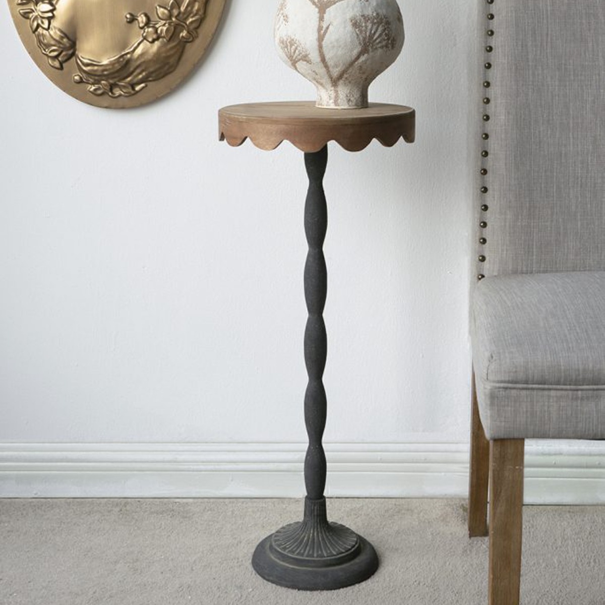 Artekko Solis Καφέ Βοηθητικό Τραπέζι από Ξύλο Ελάτης με Μαύρη Μεταλλική Βάση (30.3x30.3x75)cm