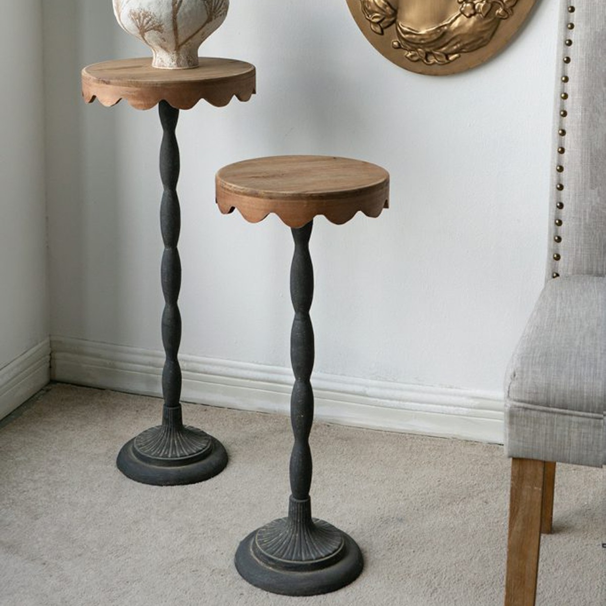 Artekko Solis Καφέ Βοηθητικό Τραπέζι από Ξύλο Ελάτης με Μαύρη Μεταλλική Βάση (30.3x30.3x75)cm