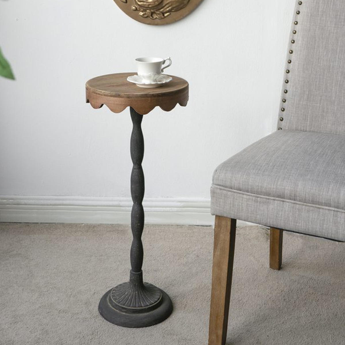 Artekko Solis Καφέ Βοηθητικό Τραπέζι από Ξύλο Ελάτης με Μαύρη Μεταλλική Βάση (26.3x26.3x64.5)cm