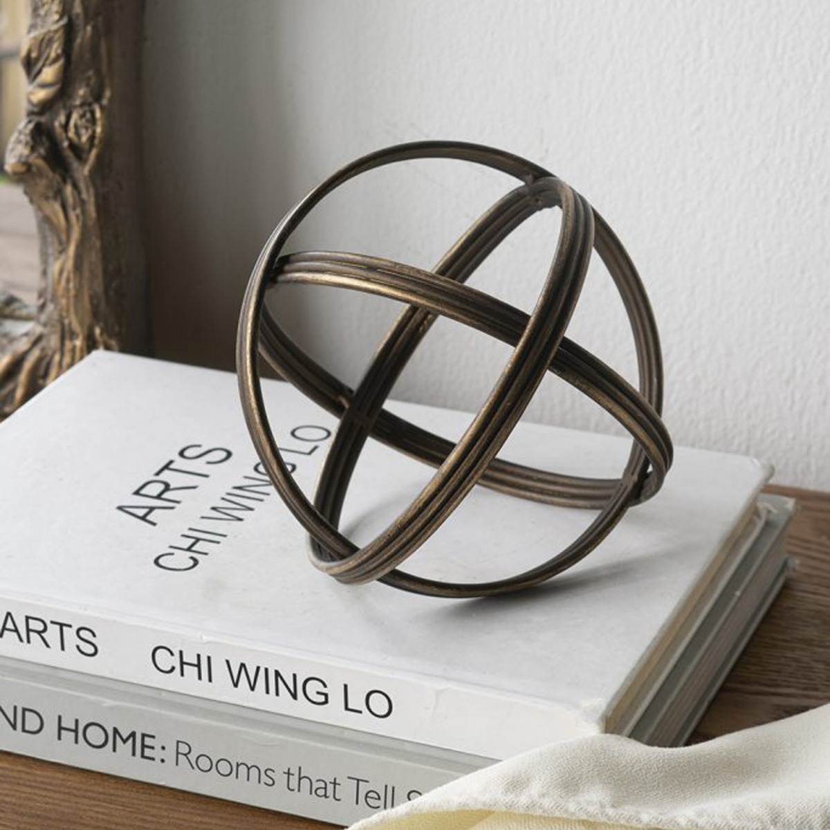 Artekko Solis Μεταλλική Διακοσμητική Σφαίρα σε Μαύρο με Χρυσό (15x15x15)cm