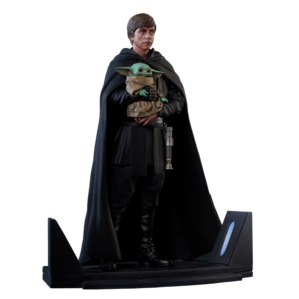 Diamond Star Wars Premier Collection: The Mandalorian - Luke Skywalker And Grogu Statue (1/7) (FEB222120)