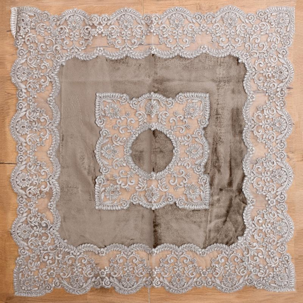 ΤΡΑΠΕΖΟΜΑΝΤΗΛΟ FYLLIANA ΚΑΦΕ ΧΡΩΜΑ 85x85εκ