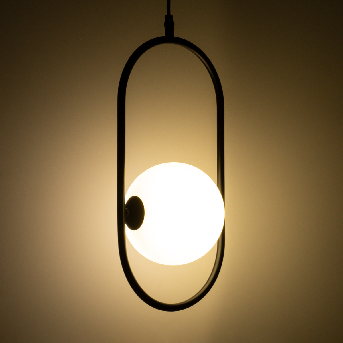 GloboStar® HAMBURG 00589 Μοντέρνο Κρεμαστό Φωτιστικό Μπάλα Μονόφωτο 1 x G9 Μαύρο Μέταλλο με Λευκό Γυαλί - Μ20 x Π15 x Υ40cm