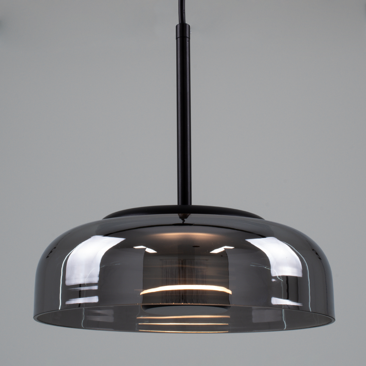 GloboStar® CHARLOTTE 00743 Μοντέρνο Κρεμαστό Φωτιστικό Καμπάνα CREE LED 5W 500lm 180° AC 85-265V IP20 Θερμό Λευκό 2700K Ασημί Γυαλί με Μαύρο Μέταλλο Μ23 x Π23 x Υ23cm - 2 Xρόνια Εγγύηση