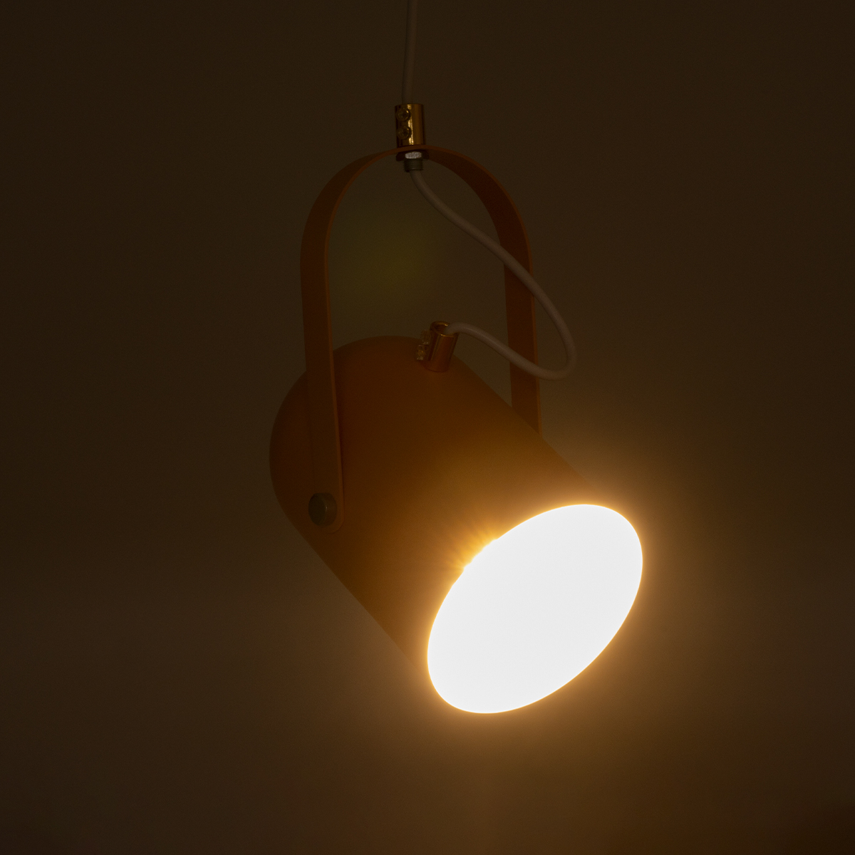 GloboStar® HAZEL 00929 Μοντέρνο Κρεμαστό Φωτιστικό Ανάρτηση Μονόφωτο 1 x E27 IP20 Ροζ, Άσπρο & Χρυσό Μέταλλο - Μ12 x Π12 x Υ27cm